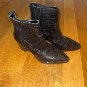 Black boots with heel